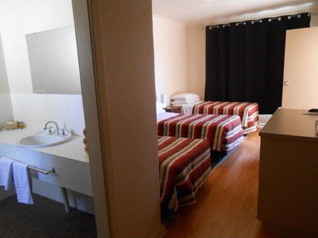 Acacia Ridge Motor Inn Порт-Огаста Номер фото